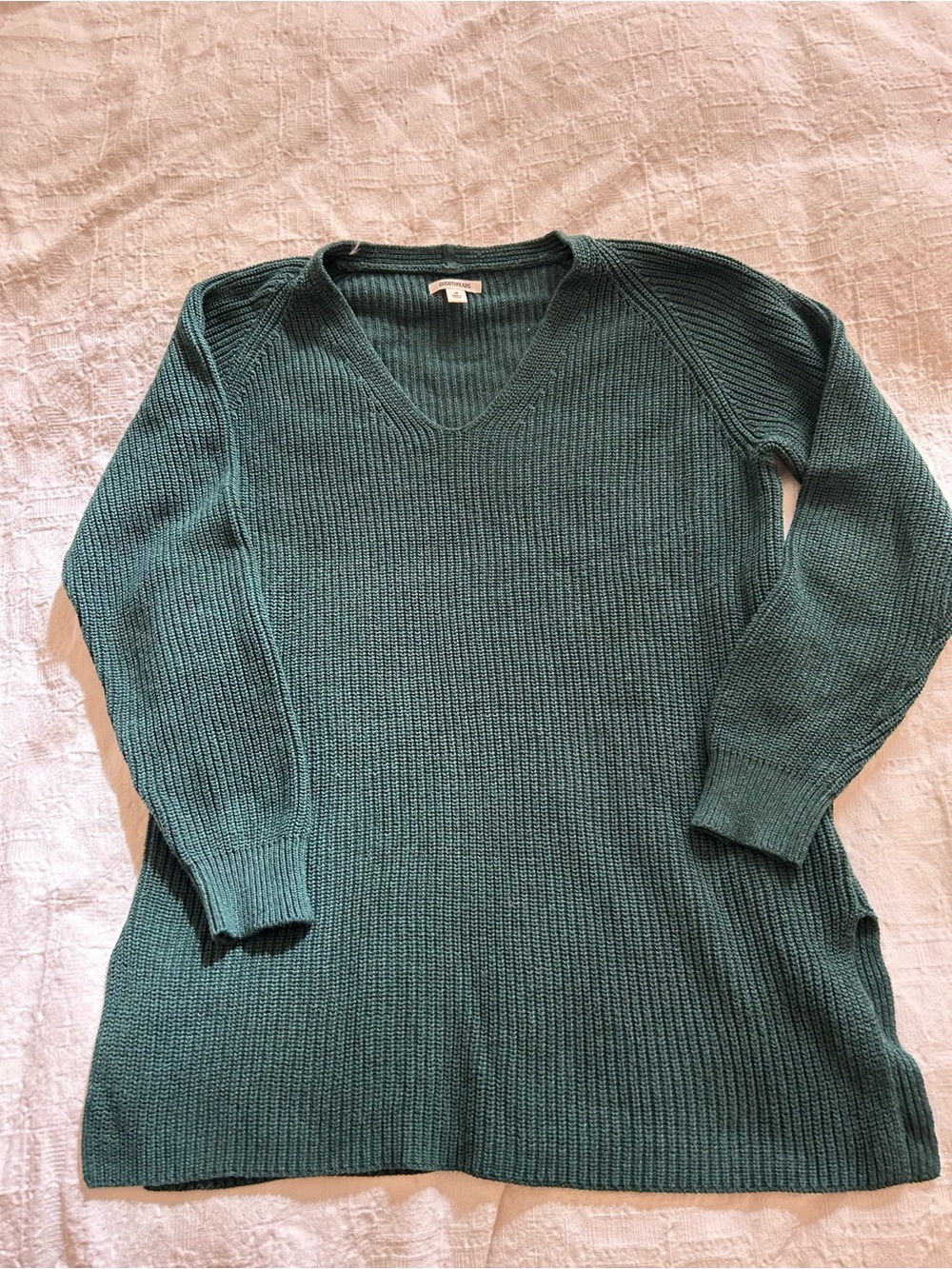 Goodthreads Ribbed V-Neck Sweater in Green Size Medium
Pit to pit 20”
Length 28